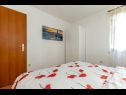 Apartmaji Jurica - 300 m from sea: A1 Lea(2+1), A2 Roko(2+1) Split - Riviera Split  - Apartma - A2 Roko(2+1): spalnica