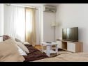 Apartmaji Jurica - 300 m from sea: A1 Lea(2+1), A2 Roko(2+1) Split - Riviera Split  - dnevna soba