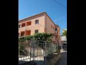 Apartmaji Edvard - garden terrace : SA1- zeleni (2), SA2- plavi (2) Split - Riviera Split  - hiša