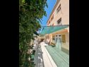 Apartmaji Edvard - garden terrace : SA1- zeleni (2), SA2- plavi (2) Split - Riviera Split  - Studio apartma - SA1- zeleni (2): vrtna terasa