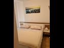 Apartmaji Ivica - 100m from the sea A1(2+2), A2(2+2), A3(2+2), A4(2+2), A5(3+2) Drvenik Veli (Otok Drvenik Veli) - Riviera Trogir  - Apartma - A5(3+2): spalnica