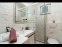 Apartmaji Lux 1 - heated pool: A1(4), A4(4) Marina - Riviera Trogir  - Apartma - A4(4): kopalnica s straniščem