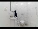 Apartmaji Lux 3 - heated pool: A5(4+2), A6(4+2) Marina - Riviera Trogir  - Apartma - A5(4+2): kopalnica s straniščem