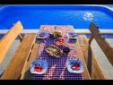 Hiša za počitnice Pax - with pool: H(4+2) Marina - Riviera Trogir  - Hrvaška  - H(4+2): dvorišče