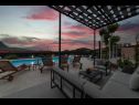 Hiša za počitnice Pax - with pool: H(4+2) Marina - Riviera Trogir  - Hrvaška  - H(4+2): terasa