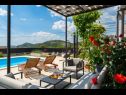 Hiša za počitnice Pax - with pool: H(4+2) Marina - Riviera Trogir  - Hrvaška  - dvorišče