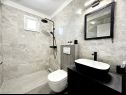 Apartmaji Mia - with pool: A1(4) Marina - Riviera Trogir  - Apartma - A1(4): kopalnica s straniščem