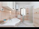Apartmaji Vin - 40 m from sea: A1 (4+1), A2 (2+2), A3 (2+2) Seget Donji - Riviera Trogir  - Apartma - A1 (4+1): kopalnica s straniščem