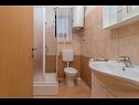 Apartmaji Vin - 40 m from sea: A1 (4+1), A2 (2+2), A3 (2+2) Seget Donji - Riviera Trogir  - Apartma - A3 (2+2): kopalnica s straniščem