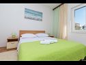 Apartmaji Vin - 40 m from sea: A1 (4+1), A2 (2+2), A3 (2+2) Seget Donji - Riviera Trogir  - Apartma - A3 (2+2): spalnica