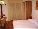 Apartmaji Ante - 60m from the sea: A1(2+3), A2(2+2), A4(6+2) Seget Donji - Riviera Trogir  - Apartma - A1(2+3): spalnica