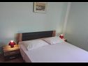 Apartmaji Luka - pet friendly A1(4+2) Seget Donji - Riviera Trogir  - Apartma - A1(4+2): spalnica