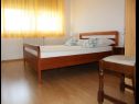 Apartmaji Milka - 100m from the sea A1(4), A2(2+1) Seget Donji - Riviera Trogir  - Apartma - A1(4): spalnica