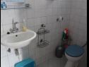 Apartmaji Milka - 100m from the sea A1(4), A2(2+1) Seget Donji - Riviera Trogir  - Apartma - A2(2+1): kopalnica s straniščem