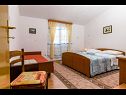 Apartmaji VV A1(2+1), A2(5), A3(7) Seget Vranjica - Riviera Trogir  - Apartma - A2(5): spalnica
