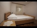 Apartmaji Kata - 100m from sea: A1(4+1) Seget Vranjica - Riviera Trogir  - Apartma - A1(4+1): spalnica