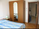 Apartmaji Rose - 30 m from the beach: A1(2+1), A2(2+1), A3(2+1), A4(2+1), A5(2+1) Seget Vranjica - Riviera Trogir  - Apartma - A1(2+1): spalnica