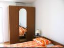 Apartmaji Rose - 30 m from the beach: A1(2+1), A2(2+1), A3(2+1), A4(2+1), A5(2+1) Seget Vranjica - Riviera Trogir  - Apartma - A2(2+1): spalnica