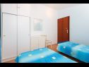 Apartmaji Zeljko - with garden: A1(4), SA2(2+1) Seget Vranjica - Riviera Trogir  - Apartma - A1(4): spalnica