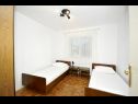 Apartmaji Kata - 100m from sea: A1(4+1) Seget Vranjica - Riviera Trogir  - Apartma - A1(4+1): spalnica