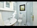 Apartmaji Kata - 100m from sea: A1(4+1) Seget Vranjica - Riviera Trogir  - Apartma - A1(4+1): kopalnica s straniščem