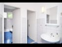 Apartmaji Snješka  - 20 m from the sea : A1(9), A2(6+2) Seget Vranjica - Riviera Trogir  - Apartma - A1(9): kopalnica s straniščem