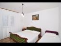 Apartmaji Snješka  - 20 m from the sea : A1(9), A2(6+2) Seget Vranjica - Riviera Trogir  - Apartma - A1(9): spalnica