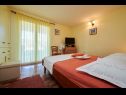 Hiša za počitnice Villa Linda - big terraces: H(5+2) Seget Vranjica - Riviera Trogir  - Hrvaška  - H(5+2): spalnica
