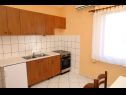 Apartmaji Ante - 50 M from the sea : A1(5), A2(8) Seget Vranjica - Riviera Trogir  - Apartma - A1(5): kuhinja in jedilnica