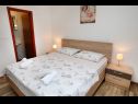 Apartmaji Ante - 50 M from the sea : A1(5), A2(8) Seget Vranjica - Riviera Trogir  - Apartma - A2(8): spalnica