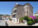 Apartmaji Snješka  - 20 m from the sea : A1(9), A2(6+2) Seget Vranjica - Riviera Trogir  - hiša