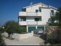Apartmaji Mil - 80m from the sea A1(4+1), A2(2) Sevid - Riviera Trogir  - parkirišče