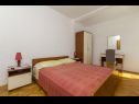 Apartmaji Mil - 80m from the sea A1(4+1), A2(2) Sevid - Riviera Trogir  - Apartma - A1(4+1): spalnica