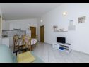 Apartmaji Mil - 80m from the sea A1(4+1), A2(2) Sevid - Riviera Trogir  - Apartma - A2(2): kuhinja in jedilnica