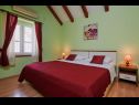 Apartmaji in sobe Jare - in old town R1 zelena(2), A2 gornji (2+2) Trogir - Riviera Trogir  - Soba - R1 zelena(2): interijer