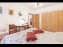 Apartmaji Tomi - with large terrace (60m2): A1(4) Trogir - Riviera Trogir  - Apartma - A1(4): spalnica