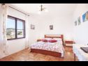 Apartmaji Tomi - with large terrace (60m2): A1(4) Trogir - Riviera Trogir  - Apartma - A1(4): spalnica