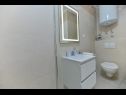 Apartmaji Vera - with nice view: A2-prvi kat (6), A1-prizemlje(4), A3-potkrovlje(6) Trogir - Riviera Trogir  - Apartma - A1-prizemlje(4): kopalnica s straniščem