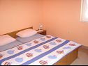 Apartmaji Mara - barbecue: A1(4+1), SA3(2), SA4(2+1) Trogir - Riviera Trogir  - Apartma - A1(4+1): spalnica