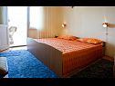 Apartmaji Sanda - 10 M from the beach : A1(6+1), A2(6+1) Trogir - Riviera Trogir  - Apartma - A1(6+1): spalnica