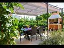Hiša za počitnice Mirjana - beautiful garden with barbecue: H(4+1) Trogir - Riviera Trogir  - Hrvaška  - raženj