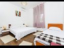 Apartmaji Rome - 70 m from sea: A1(6) Trogir - Riviera Trogir  - Apartma - A1(6): spalnica