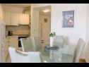 Apartmaji Pery - 2 bedroom sea view apartment: A1(4+1) Trogir - Riviera Trogir  - Apartma - A1(4+1): kuhinja in jedilnica