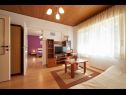 Apartmaji in sobe Ivo - with garden: A1(2+2), R1(2+1), R2(2) Trogir - Riviera Trogir  - Apartma - A1(2+2): dnevna soba