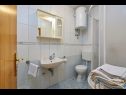 Apartmaji Ivanka - 200 m from sea: A1(4) Trogir - Riviera Trogir  - Apartma - A1(4): kopalnica s straniščem