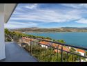 Apartmaji Petar - great location close to the sea: A1 Donji (4+2), A2 Gornji (4+2) Trogir - Riviera Trogir  - Apartma - A2 Gornji (4+2): pogled na morje