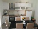 Apartmaji Marija - 10m from beach: A1(4+1), A2(6), A3(6+2) Trogir - Riviera Trogir  - Apartma - A1(4+1): kuhinja in jedilnica