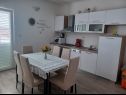 Apartmaji Marija - 10m from beach: A1(4+1), A2(6), A3(6+2) Trogir - Riviera Trogir  - Apartma - A1(4+1): kuhinja in jedilnica