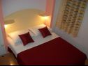 Apartmaji in sobe Jare - in old town R1 zelena(2), A2 gornji (2+2) Trogir - Riviera Trogir  - spalnica