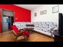 Apartmaji Bepoto- family apartment with terrace A1(4+1) Trogir - Riviera Trogir  - Apartma - A1(4+1): dnevna soba